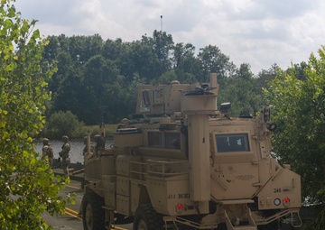 Army Reserves Conduct Hasty Wet Gap Crossing