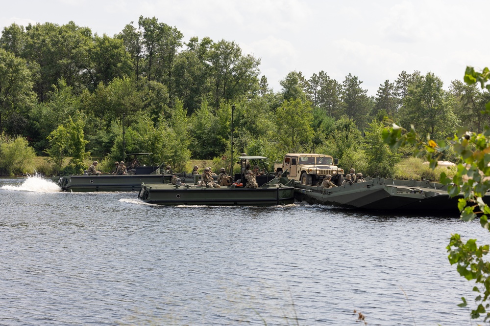 Army Reserves Conduct Hasty Wet Gap Crossing