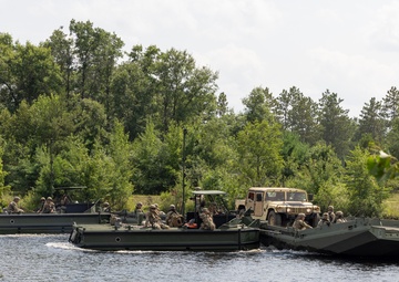 Army Reserves Conduct Hasty Wet Gap Crossing