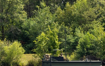 Army Reserves Conduct Hasty Wet Gap Crossing