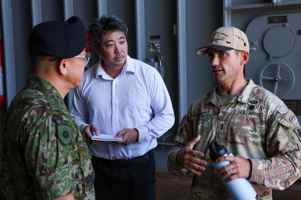 JGSDF Maj. Gen. visits the 8th TSC