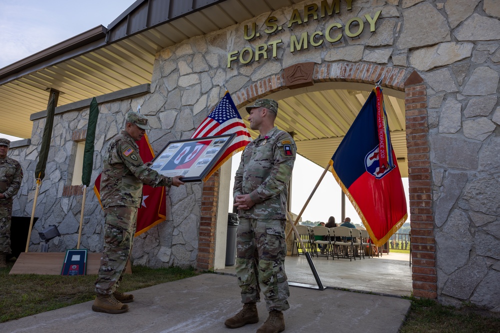 Going-Away Gift Presented to Outgoing Commander