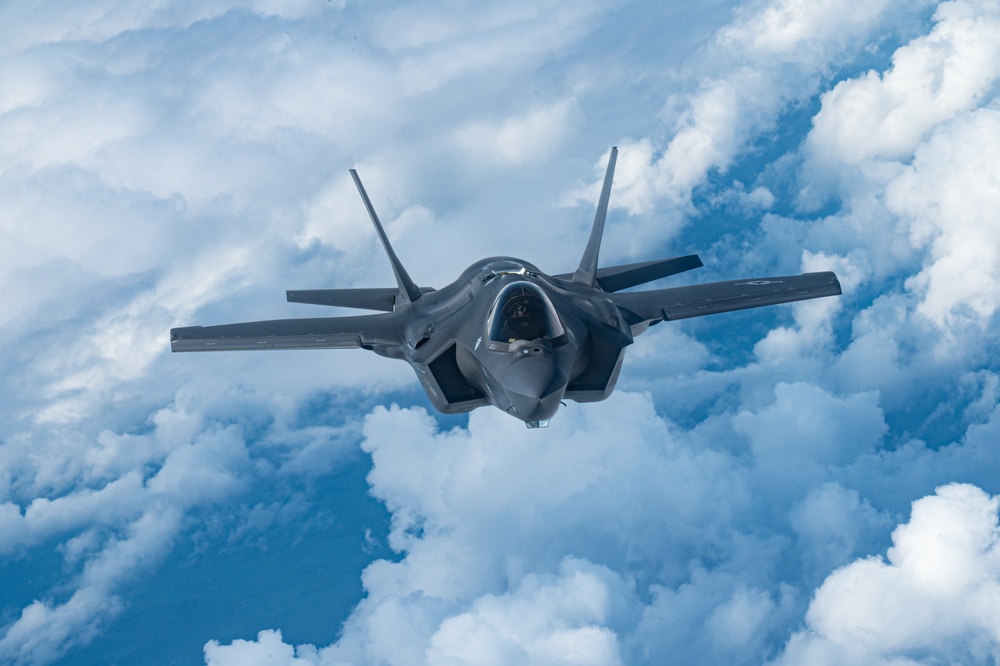 100th ARW refuels 48th FW