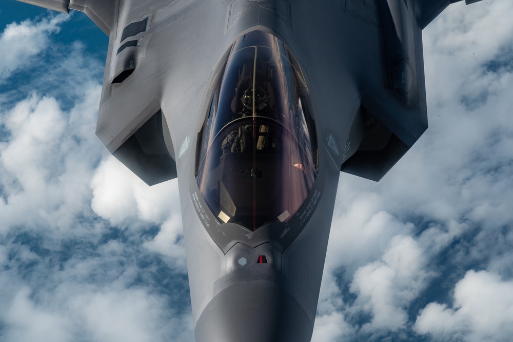 100th ARW refuels 48th FW