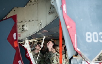 Missouri National Guard members tour B-2 Spirit during joint intel workshop