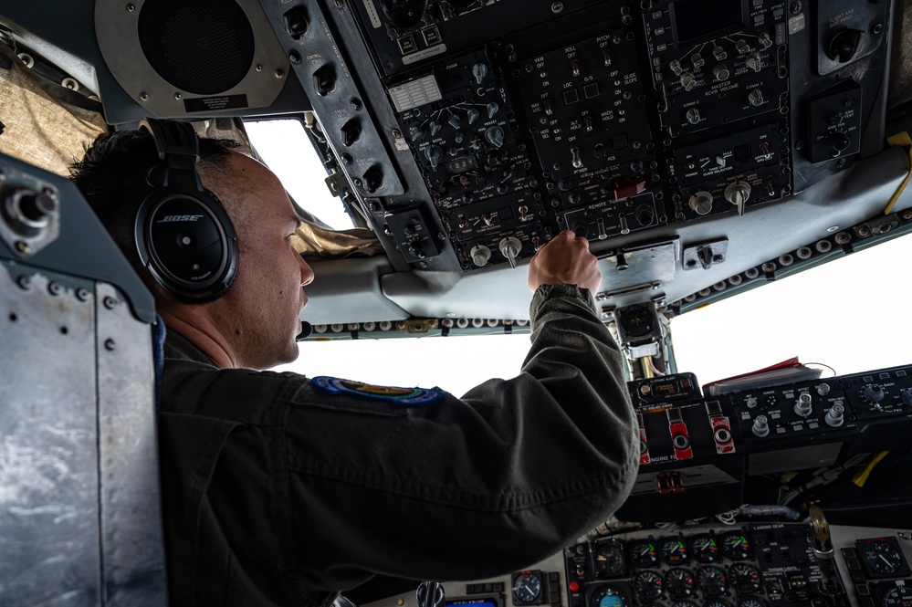 100th ARW refuels 48th FW