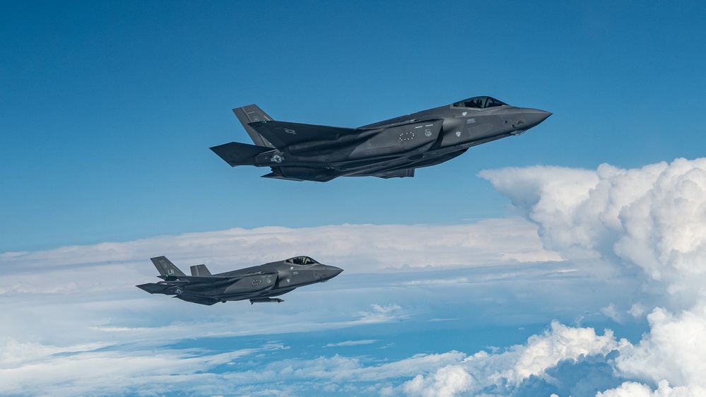 100th ARW refuels 48th FW