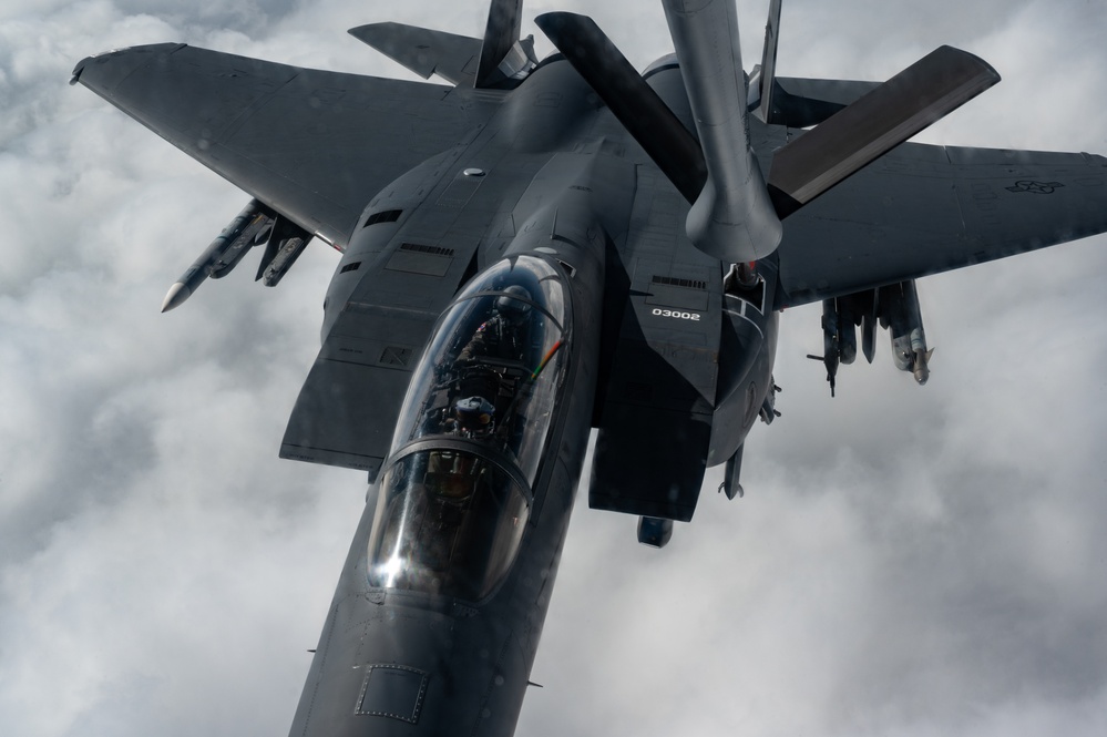 100th ARW refuels 48th FW