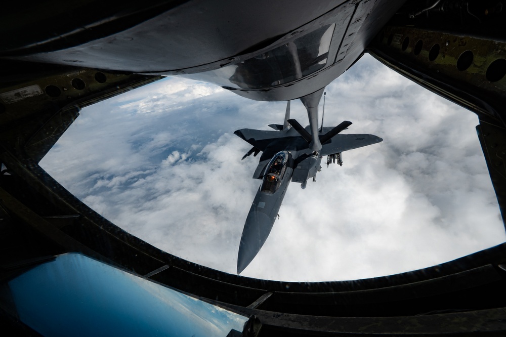 100th ARW refuels 48th FW