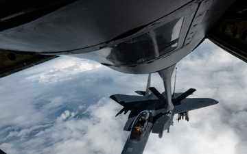 100th ARW refuels 48th FW