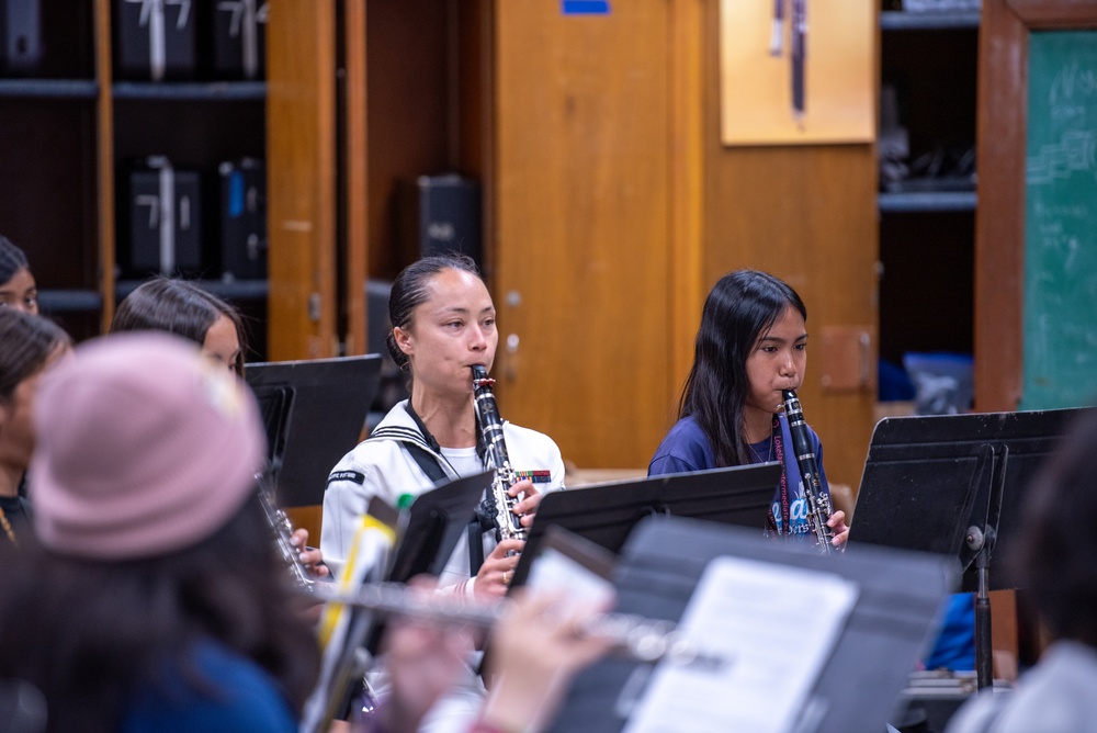 MU1 Starr Plays Side-by-side Maui Band Students