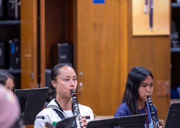 MU1 Starr Plays Side-by-side Maui Band Students