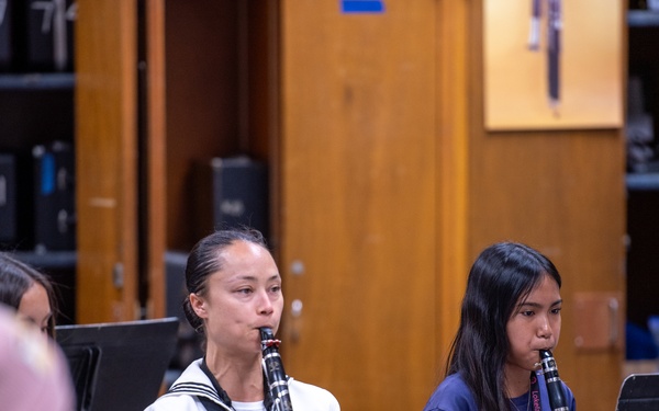 MU1 Starr Plays Side-by-side Maui Band Students