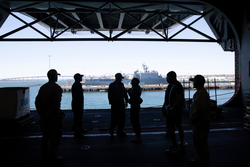 Principal Cyber Advisor Tours Makin Island