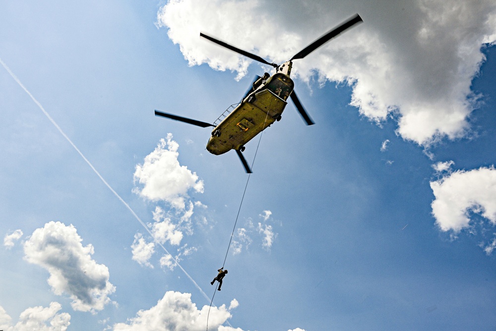 SECARMY Visits 101st Airborne Division (Air Assault) and Fort Campbell, Kentucky