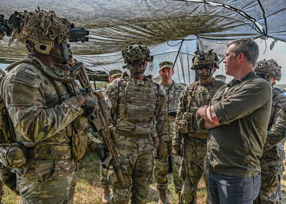 SECARMY Visits 101st Airborne Division (Air Assault) and Fort Campbell, Kentucky