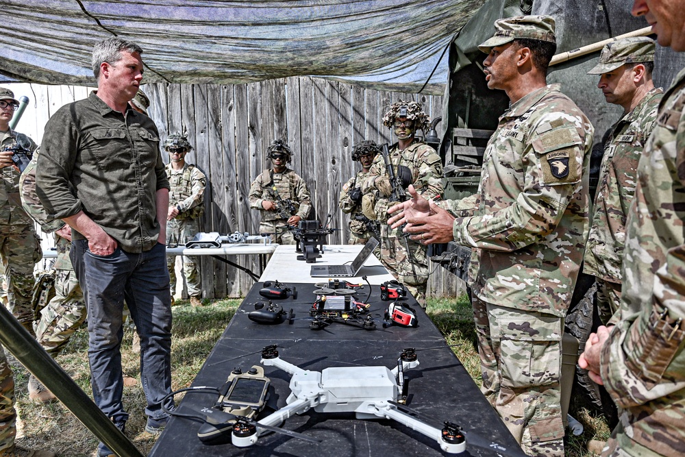SECARMY Visits 101st Airborne Division (Air Assault) and Fort Campbell, Kentucky