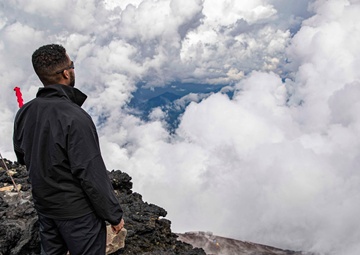 George Washington Sailors Participate in Mt. Fuji MWR Tour