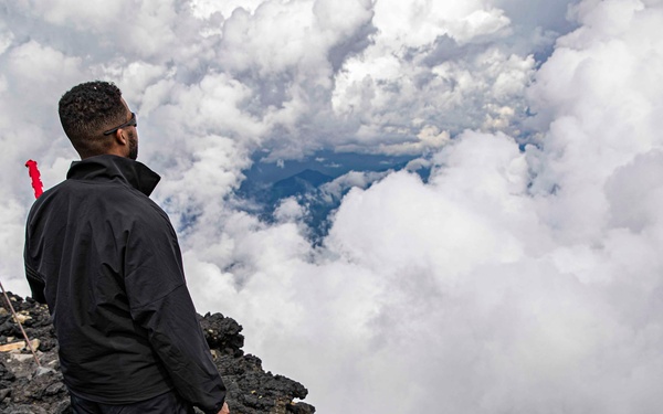 George Washington Sailors Participate in Mt. Fuji MWR Tour