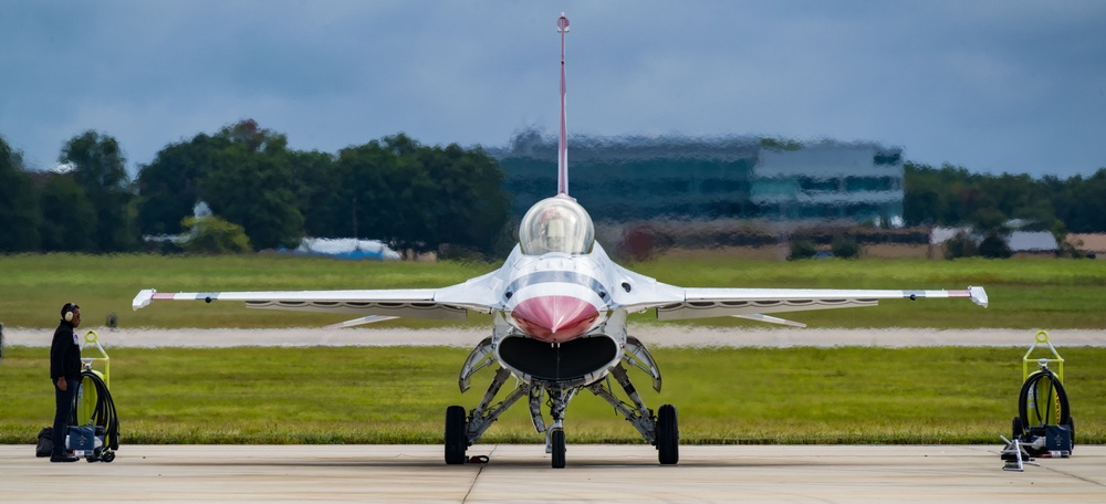 Thunderbirds practice for the 2025 Joint Base Andrews Air Show
