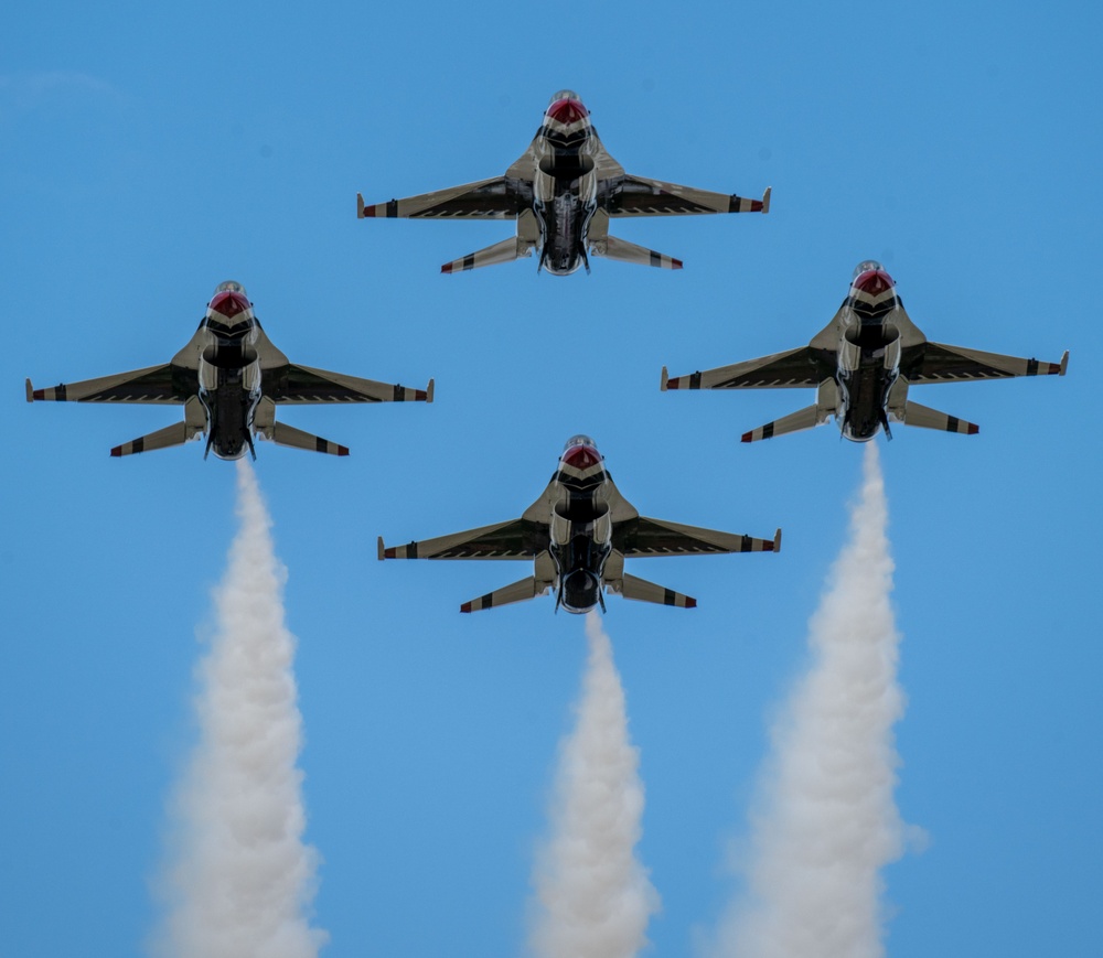 Thunderbirds practice for the 2025 Joint Base Andrews Air Show