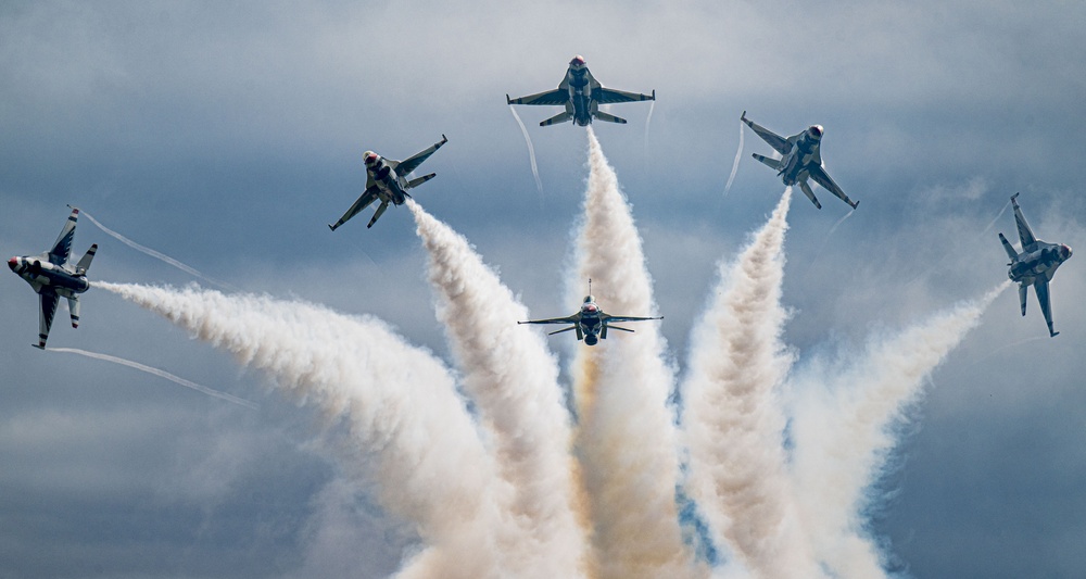 Thunderbirds practice for the 2025 Joint Base Andrews Air Show