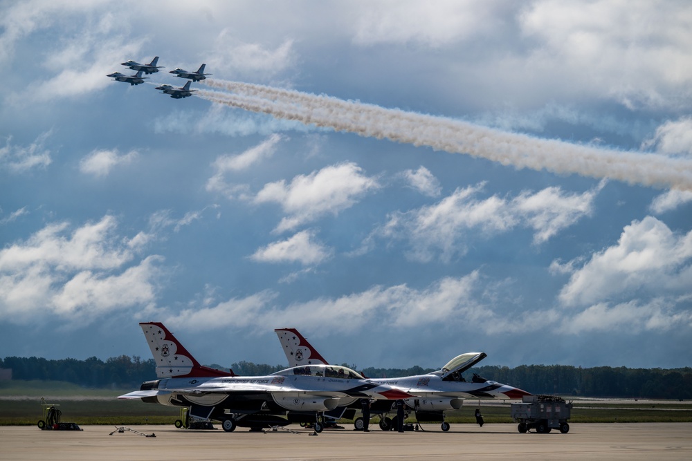 Thunderbirds practice for the 2025 Joint Base Andrews Air Show