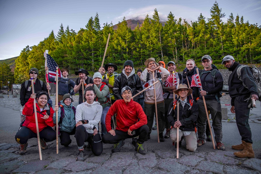 George Washington Sailors Participate in Mt. Fuji MWR Tour