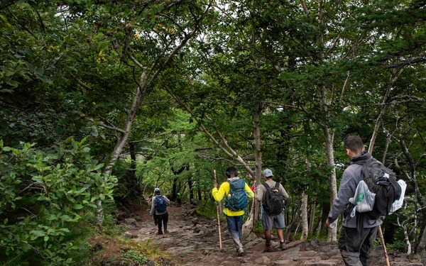 George Washington Sailors Participate in Mt. Fuji MWR Tour