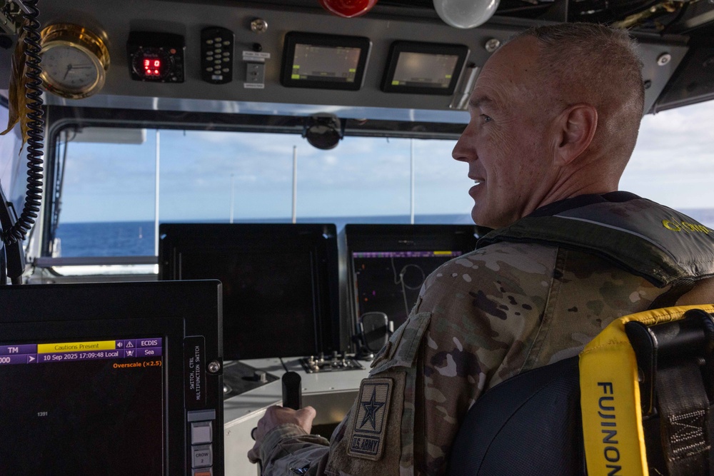 Lt. Gen. Gingrich visits the SSG Ellroy Wells