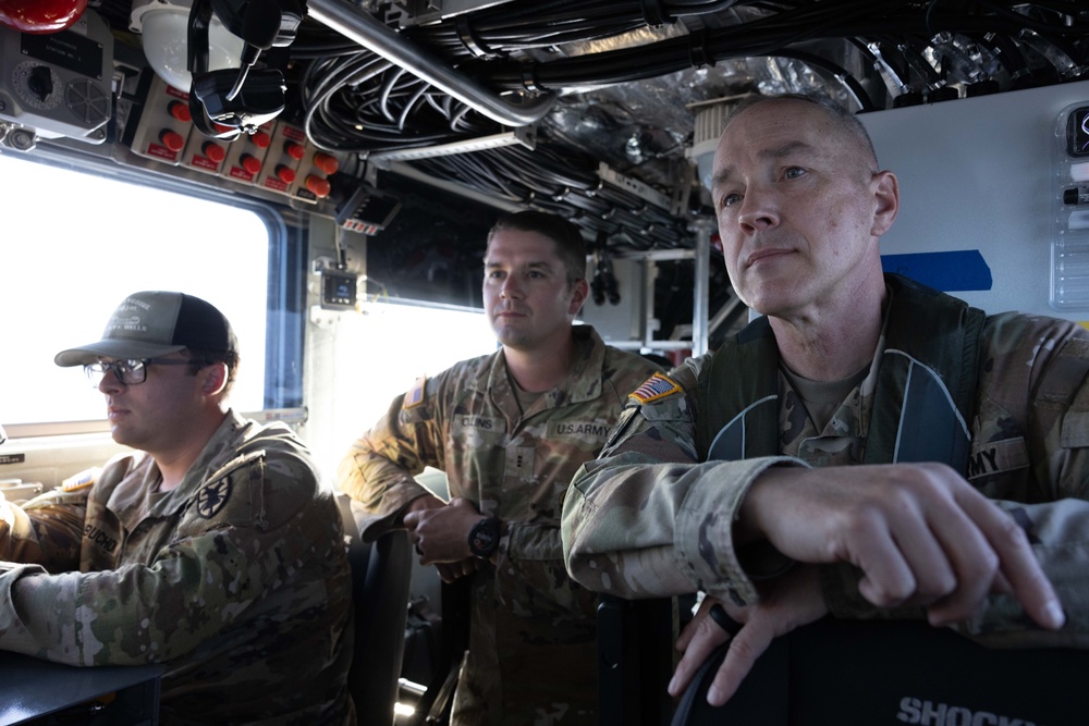 Lt. Gen. Gingrich visits the SSG Ellroy Wells