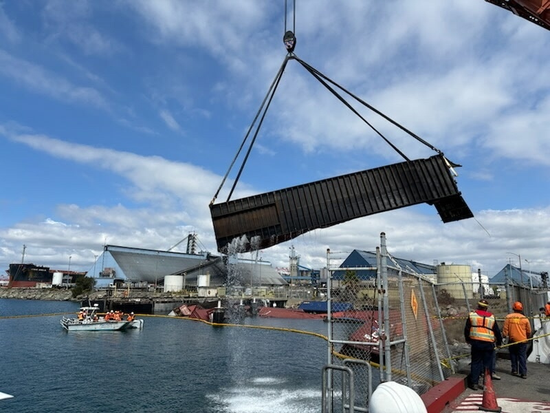 Unified Command continues the response effort, recovery of the fallen containers at the Port of Long Beach