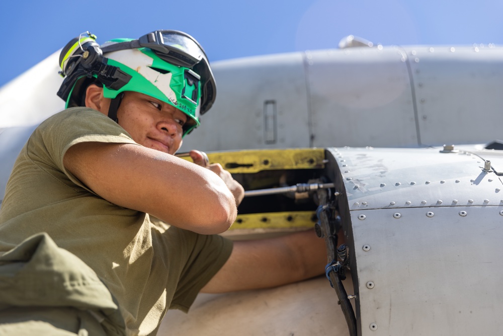 VMM-262 maintains MV-22B Osprey at JMSDF Kanoya Air Base