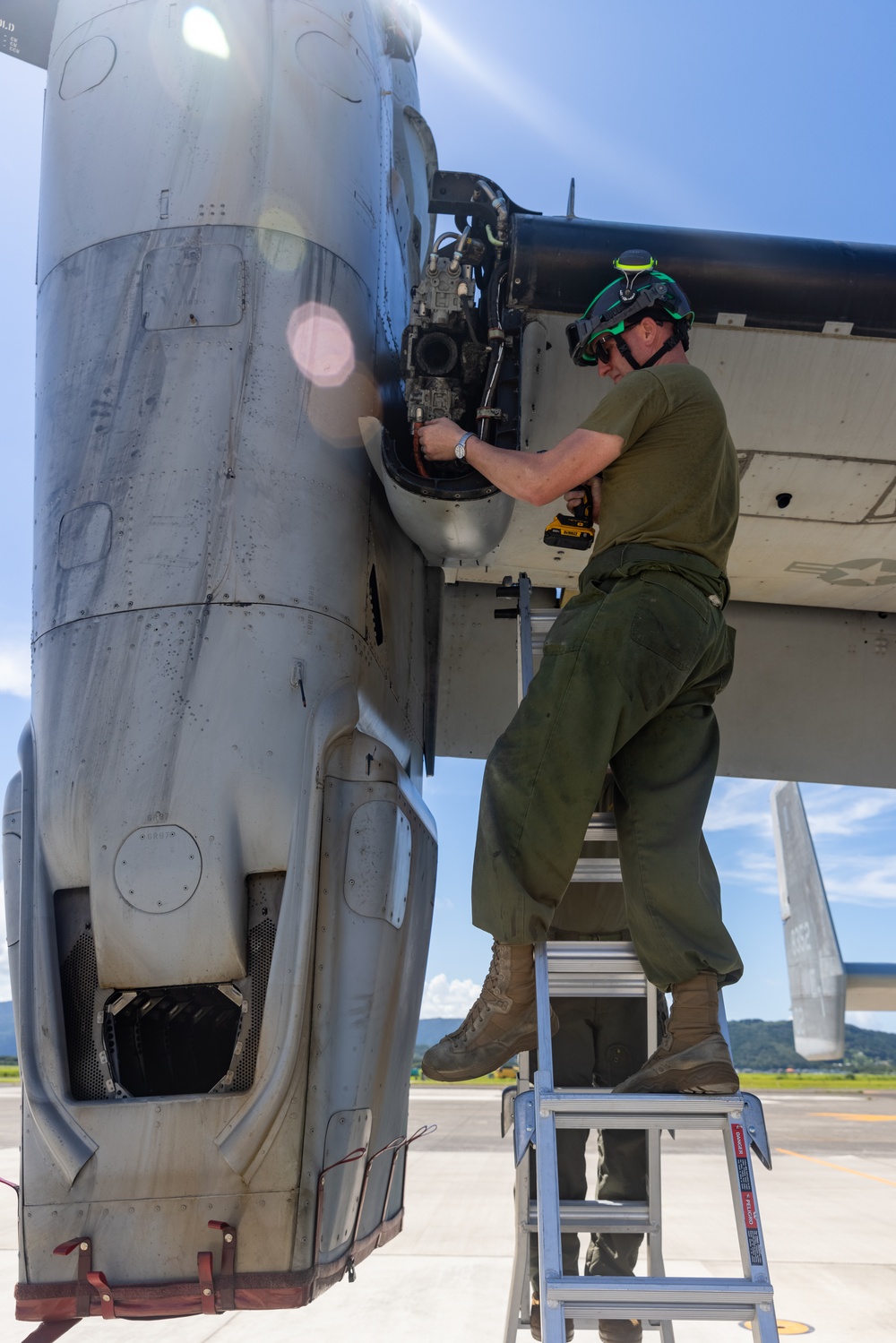 VMM-262 maintains MV-22B Osprey at JMSDF Kanoya Air Base