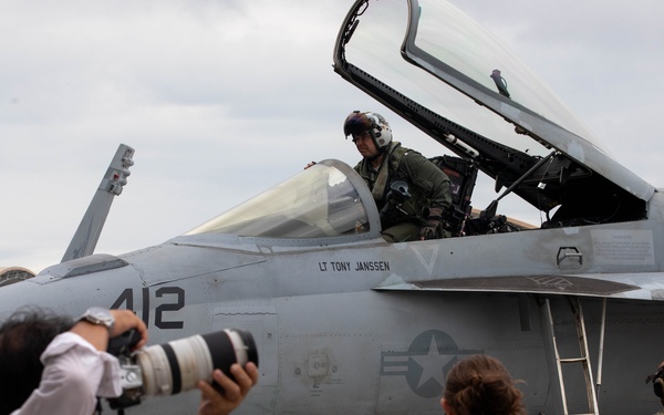 Strike Fighter Squadron (VFA) 195 Change of Command Ceremony