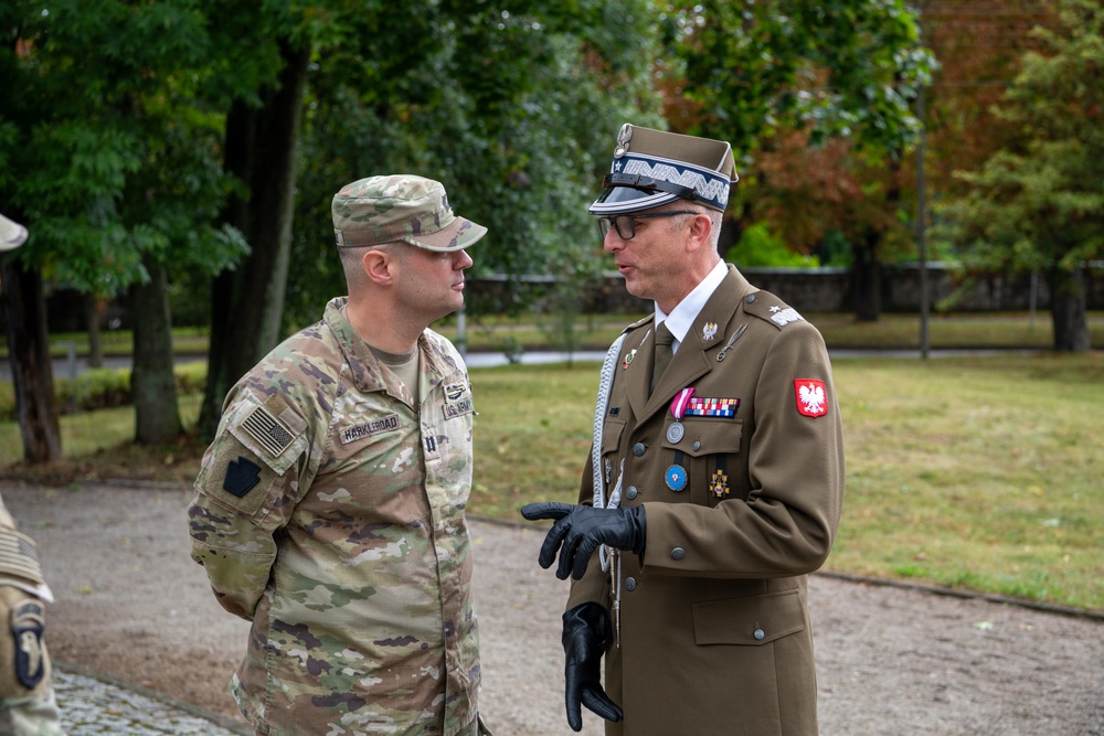 U.S. commander speaks with Polish officer Brig. Gen. Krzysztof Knut