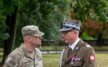 U.S. commander speaks with Polish officer Brig. Gen. Krzysztof Knut