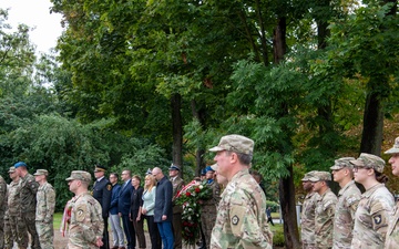 Soldiers observe 9/11 ceremony in formation