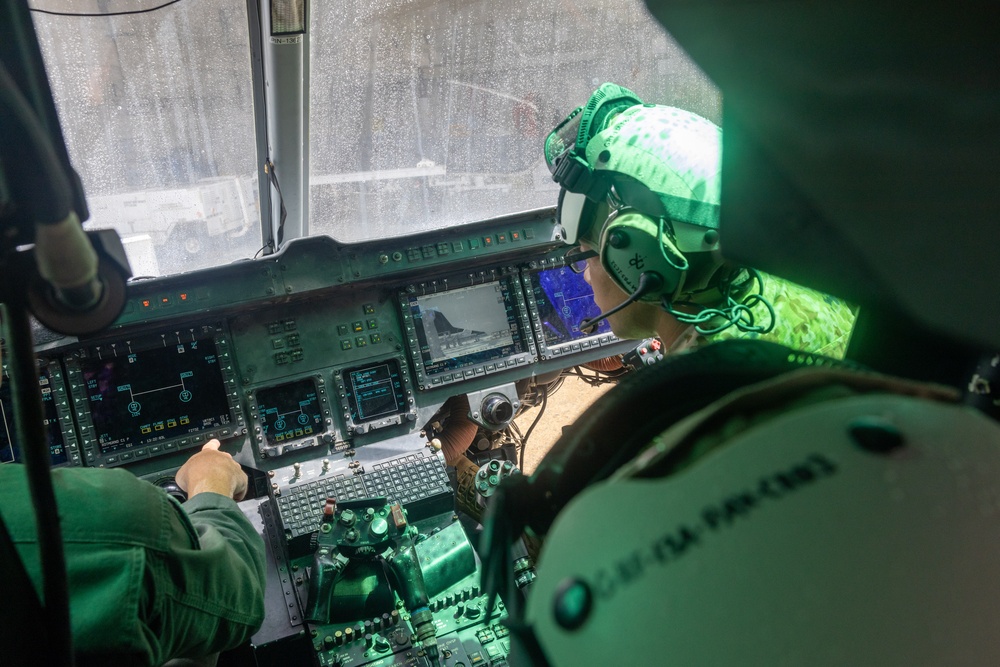 JGSDF joint terminal attack controllers tour HMLA-169 aircraft