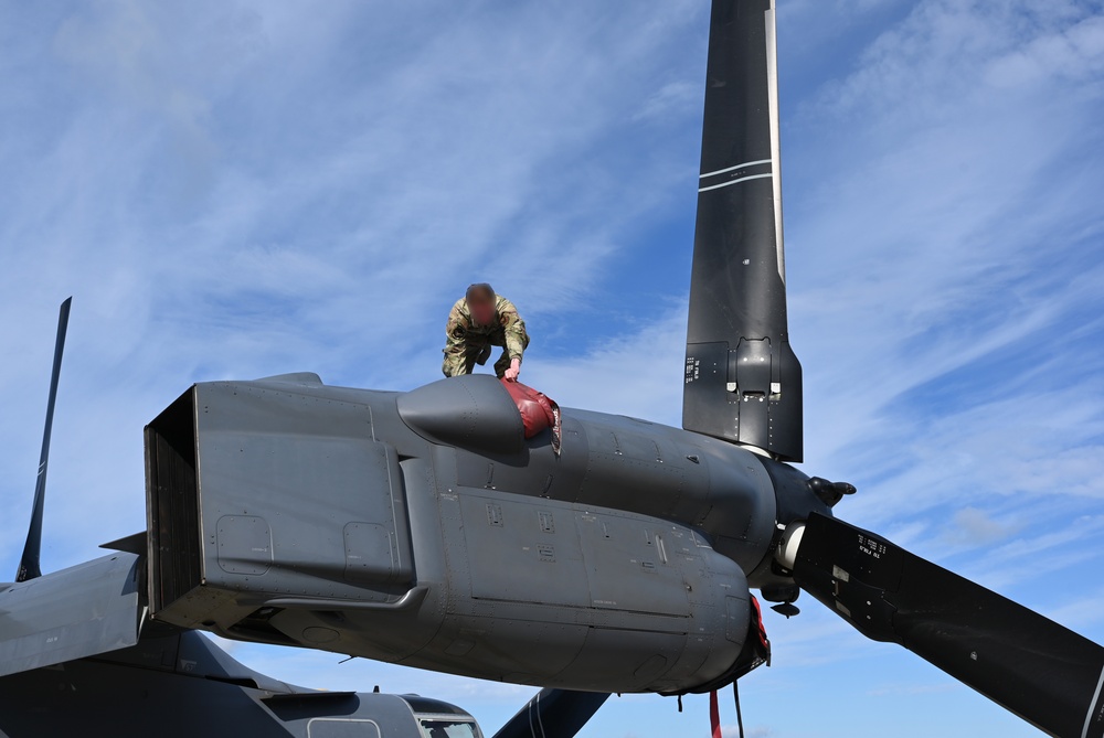 352d SOW Maintenance demonstrates capabilities during Exercise SOUTHERN GRIFFIN 25