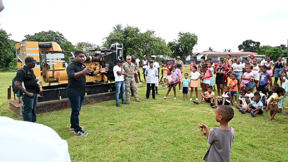 U.S. Army delivers power generator to La Esmeralda, Panama