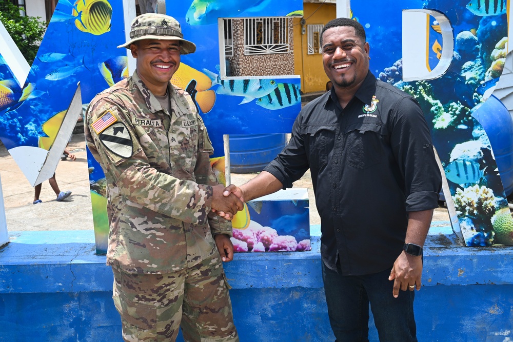 U.S. Army delivers power generator to La Esmeralda, Panama