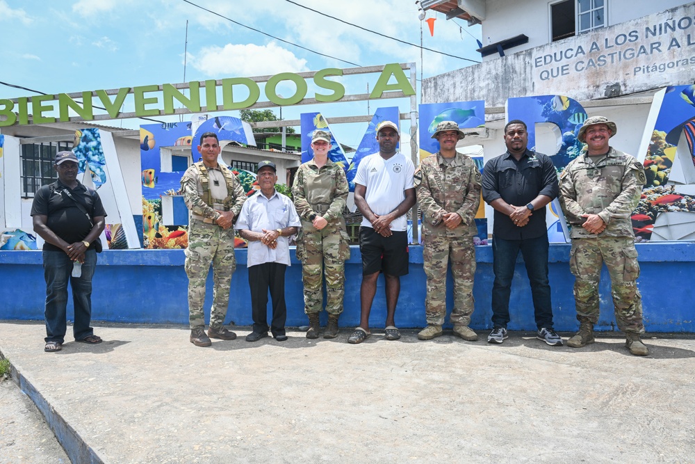 U.S. Army delivers power generator to La Esmeralda, Panama