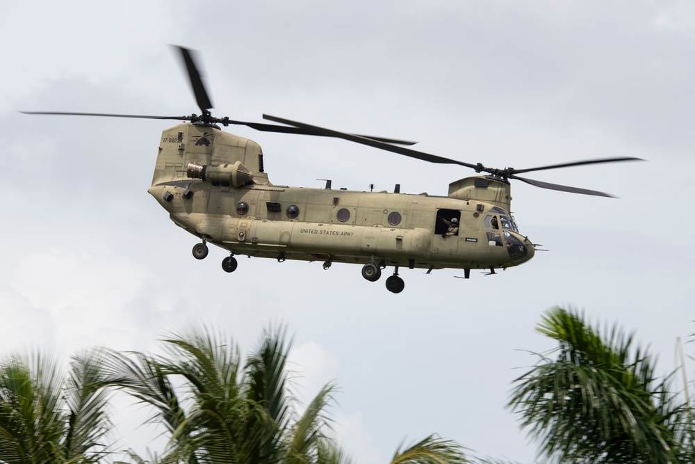 SOCSOUTH and Panamanian Special Forces conduct combined air assault