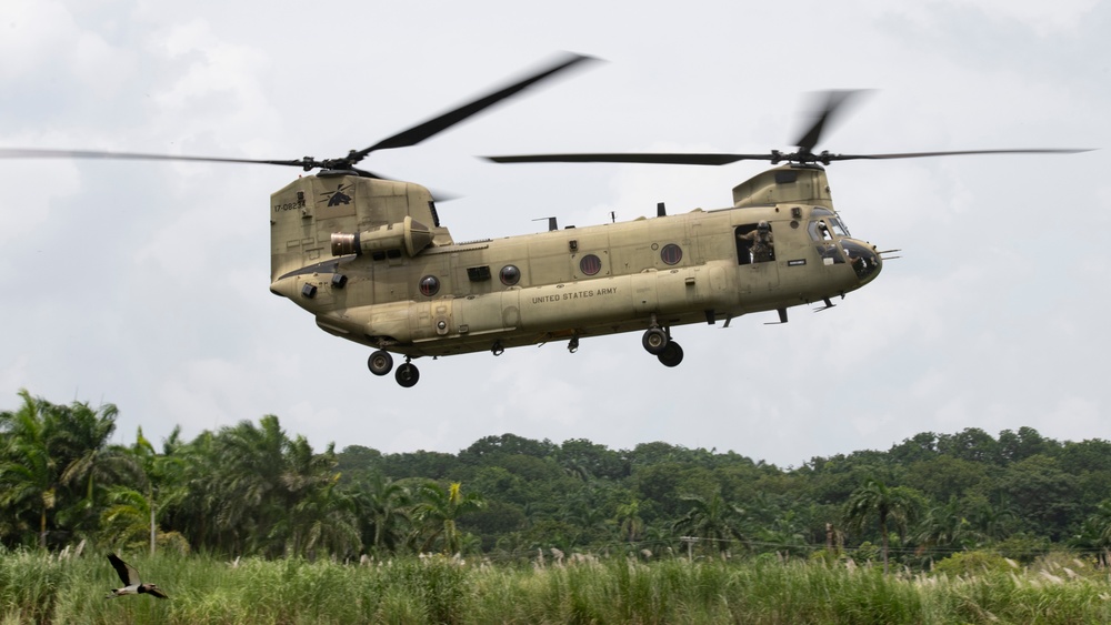 SOCSOUTH and Panamanian Special Forces conduct combined air assault