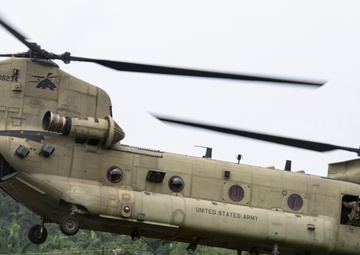 SOCSOUTH and Panamanian Special Forces conduct combined air assault