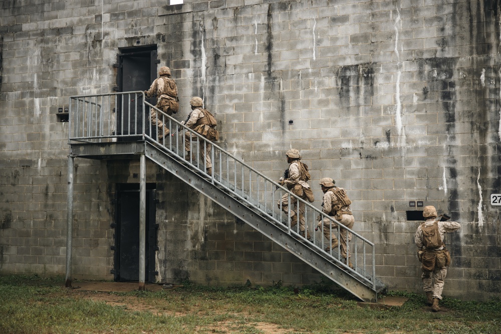 TBS Students conduct MOUT platoon attacks