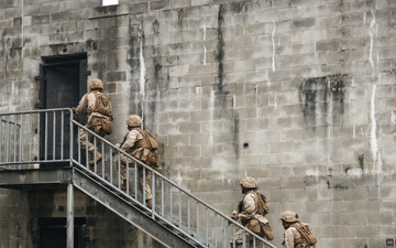 TBS Students conduct MOUT platoon attacks