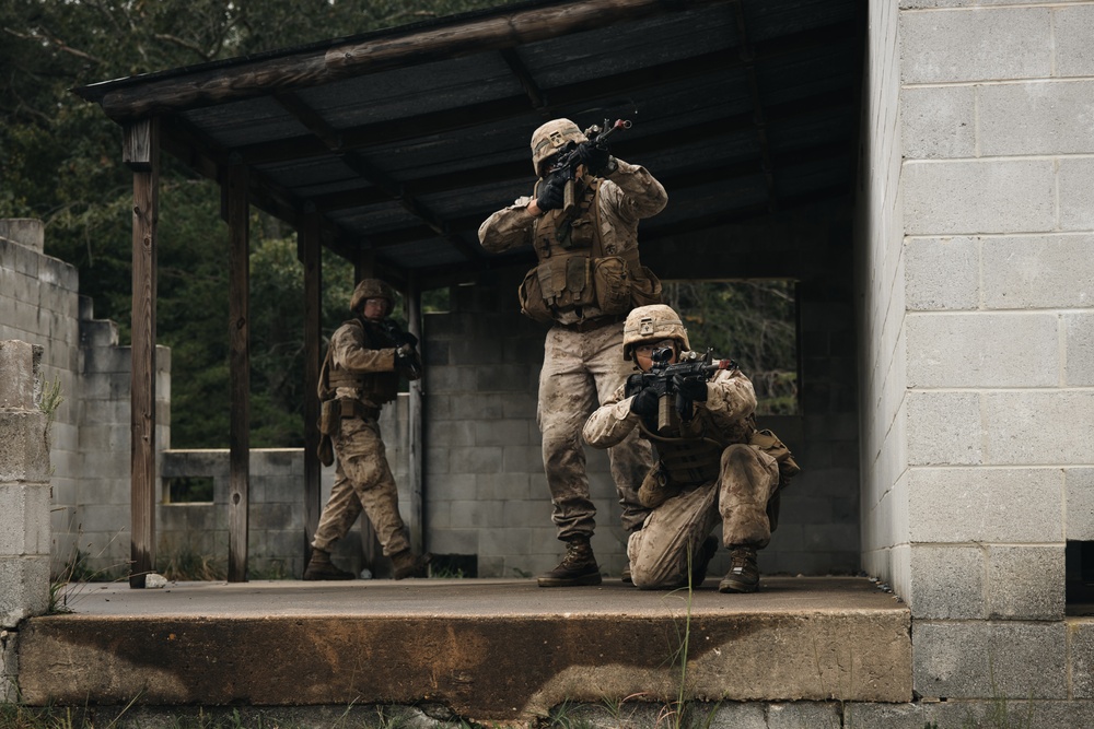 TBS Students conduct MOUT platoon attacks