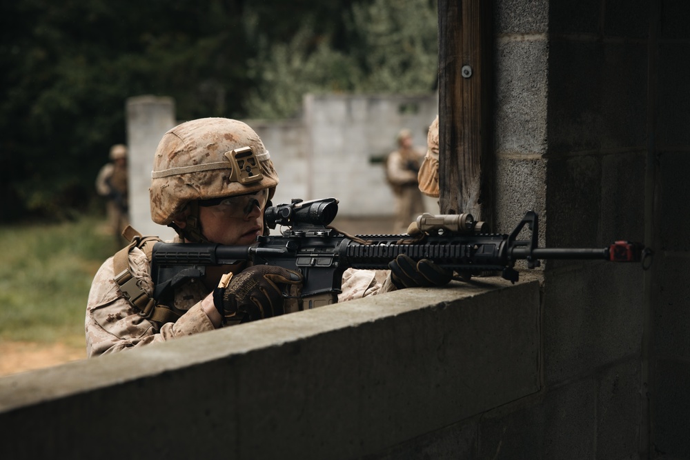 TBS Students conduct MOUT platoon attacks
